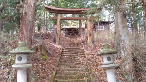諏訪神社の鳥居