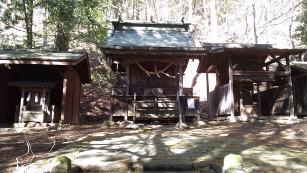 諏訪神社の本殿4棟