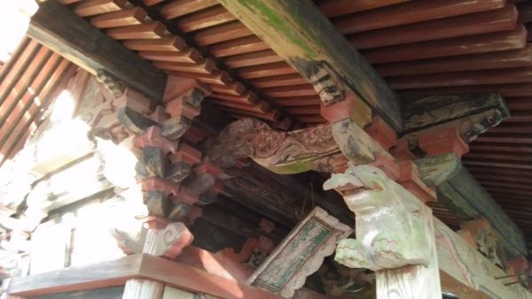 日吉神社本殿の海老虹梁