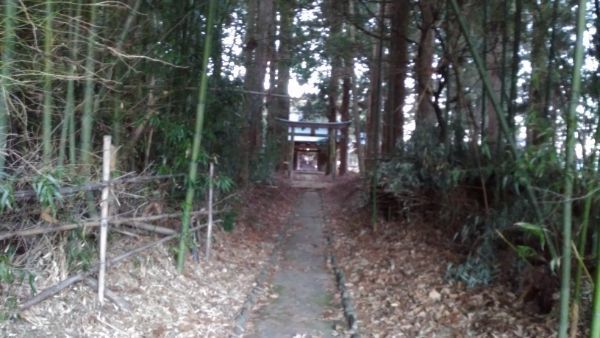 熱那神社の参道