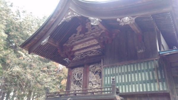 熱那神社本殿の左側面