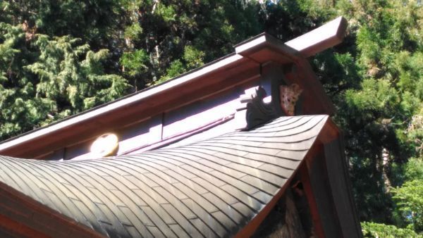 穂見神社本殿の棟