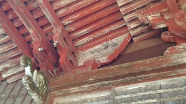 穂見神社本殿の向拝