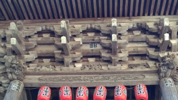 妙法寺鐘楼の軒下