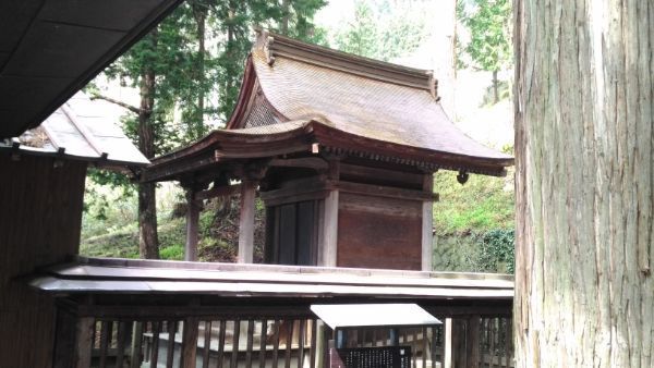 葛山落合神社本殿