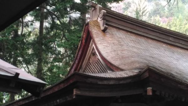葛山落合神社本殿の破風