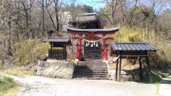 布制神社の境内入口