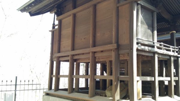 布制神社本殿の背面