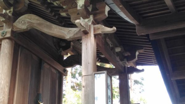 治田神社本殿の向拝