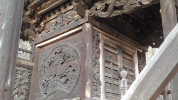 東條健代神社本殿の母屋左正面