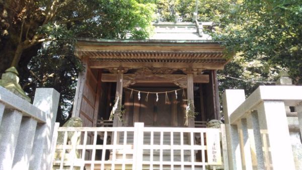 奴奈川神社本殿