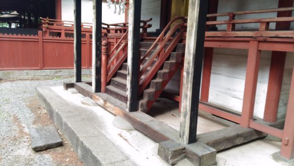 若宮八幡神社本殿の木階