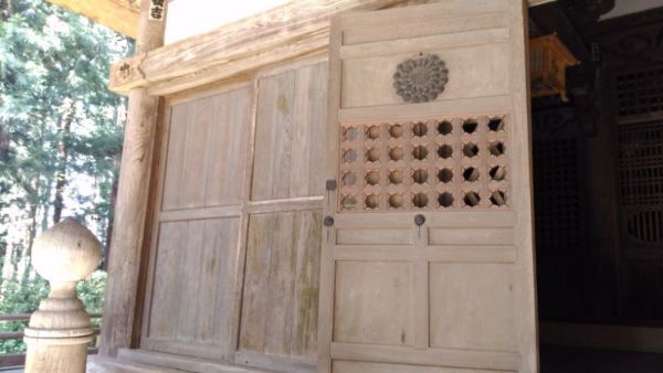 観音堂の桟唐戸