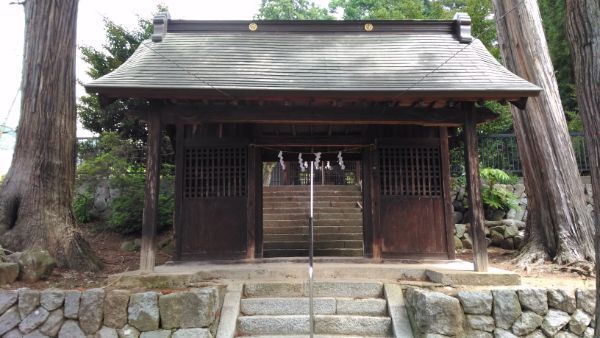 玉諸神社随神門