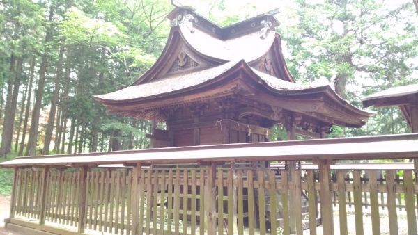 金井加里神社本殿
