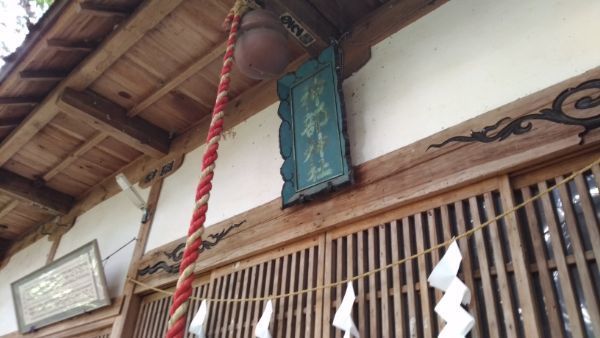 拝殿の軒下