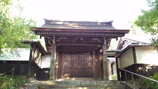 定勝寺山門