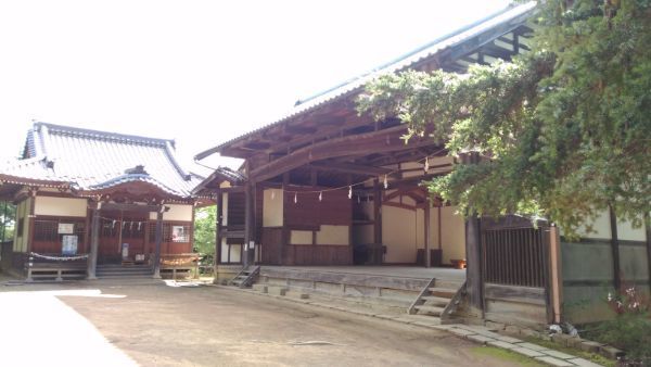 別所神社拝殿と神楽殿