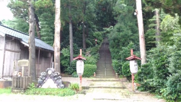 西奈弥羽黒神社参道