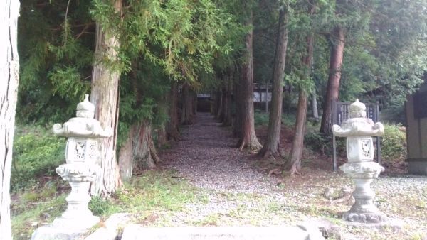 浪合神社参道