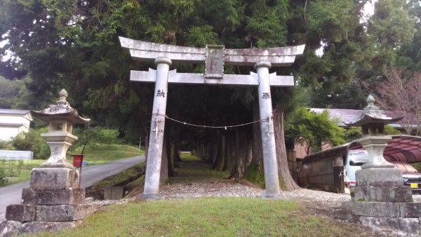 浪合神社参道