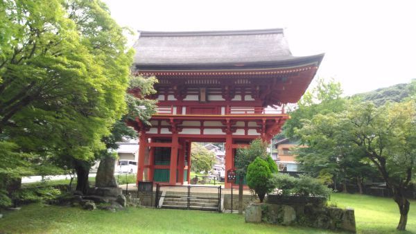 滝山寺三門