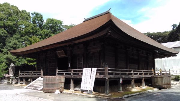 滝山寺本堂