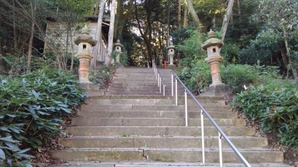 山中八幡宮参道