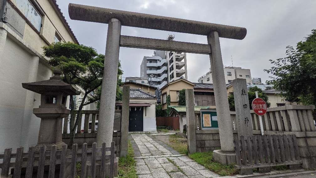 名古屋市熱田区に鎮座する熱田神宮です。 緑豊かな森に囲まれた