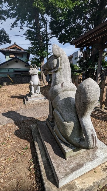 巨大な神狐像座す 車返稲荷神社 - 日々是