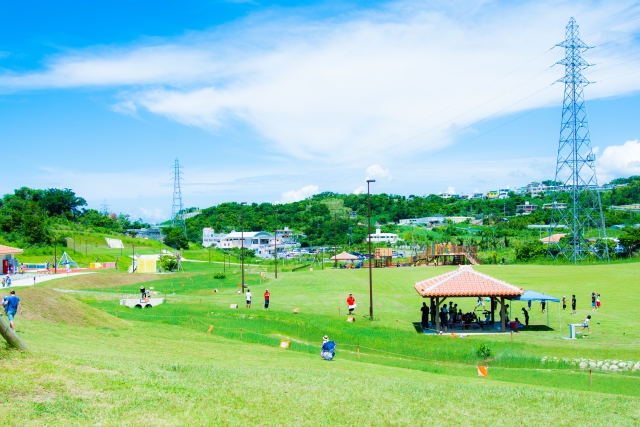 公園で遊ぶ