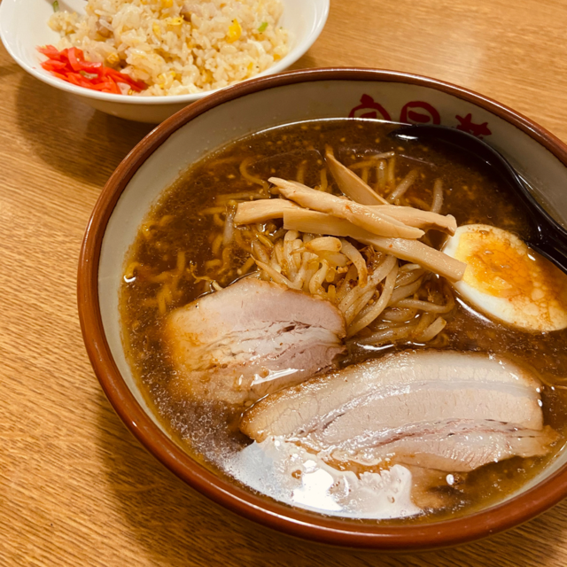 行列のできない隠れた名店は道産子に馴染みのない赤味噌も旨いのだ らーめん向日葵 赤味噌らーめん 部屋と外食と私 札幌の中心で飯を食べる