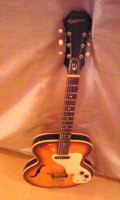 Epiphone Granada - BLUESと私の生活