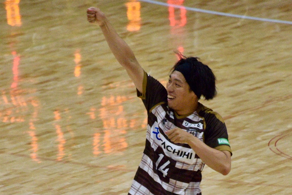 立川・府中アスレティックFCでレギュラー争いを繰り広げる新井裕生選手