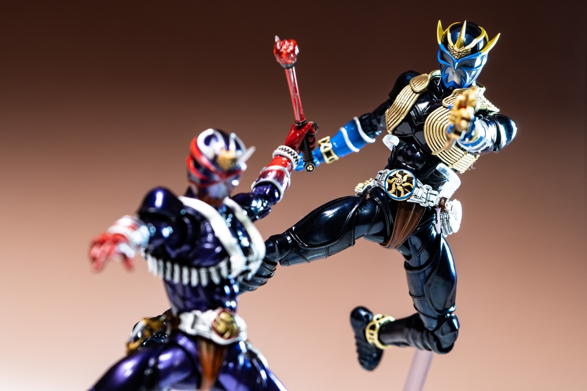 SHFiguarts 仮面ライダー威吹鬼 Amazon.co.jp: S.H.フィギュアーツ (真骨彫製法) 仮面ライダー威