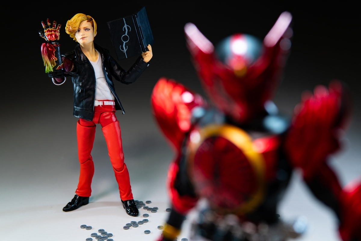 Amazon | BANDAI S.H.Figuarts アンク（人間態） | フィギュア