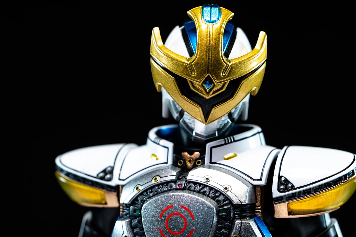 S.H.Figuarts 真骨彫製法 仮面ライダーイクサ セーブモード