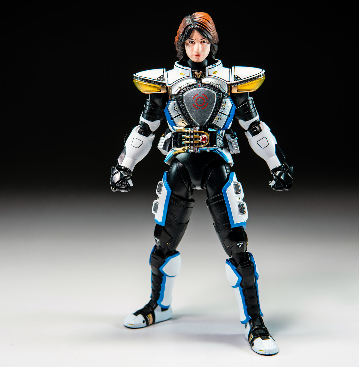 S.H.Figuarts 真骨彫製法 仮面ライダーイクサ セーブモード