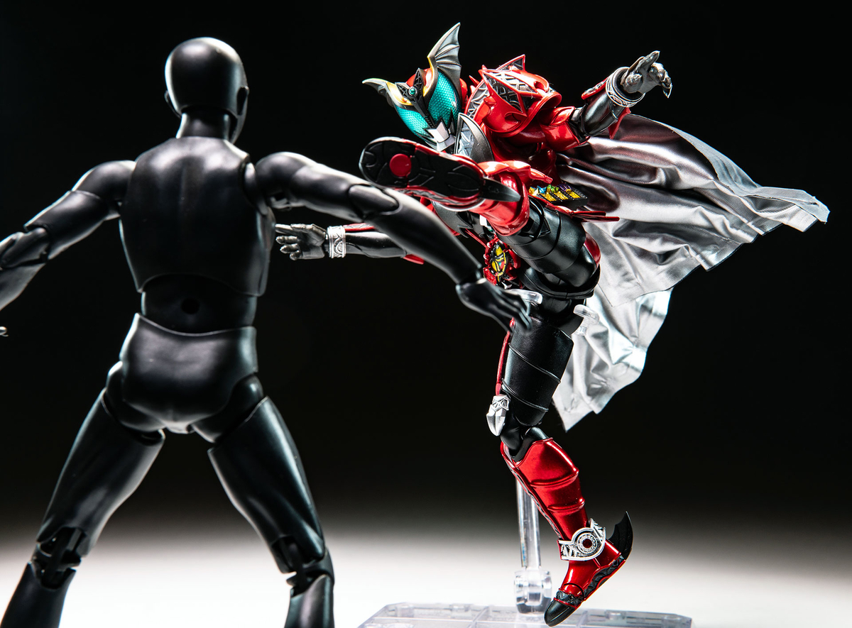 S.H.Figuarts 真骨彫製法 仮面ライダーダークキバ レビュー - ヒロバン