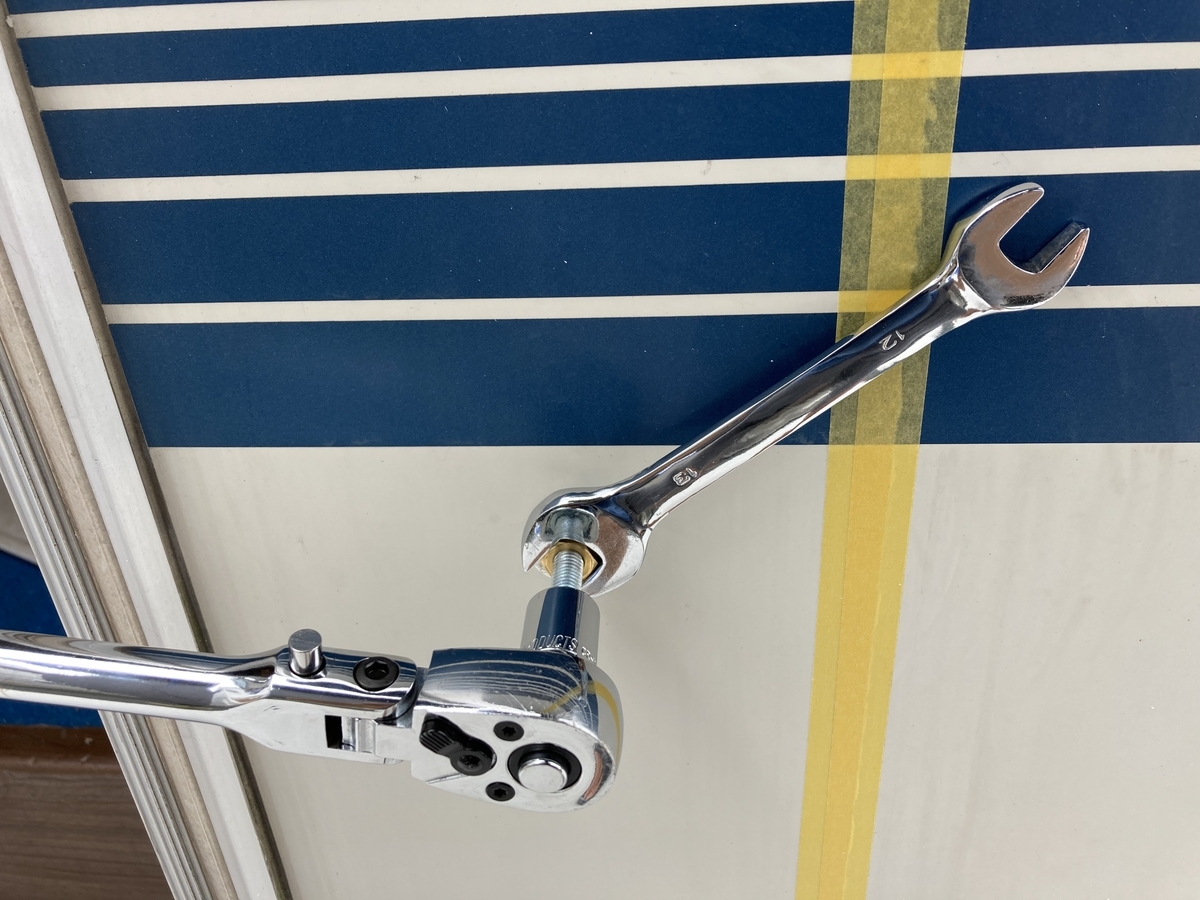 キャンピングカー　車中泊　12V直流エコアン　後付け　DIY ナットリベット　専用工具なし