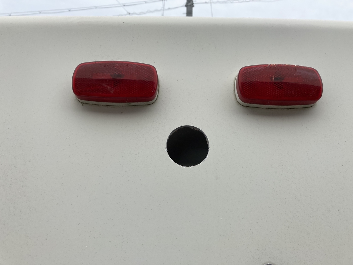 キャンピングカー　車中泊　12V直流エアコン　後付け　DIY FRP 穴あけ　配線引き込み　ホールソー