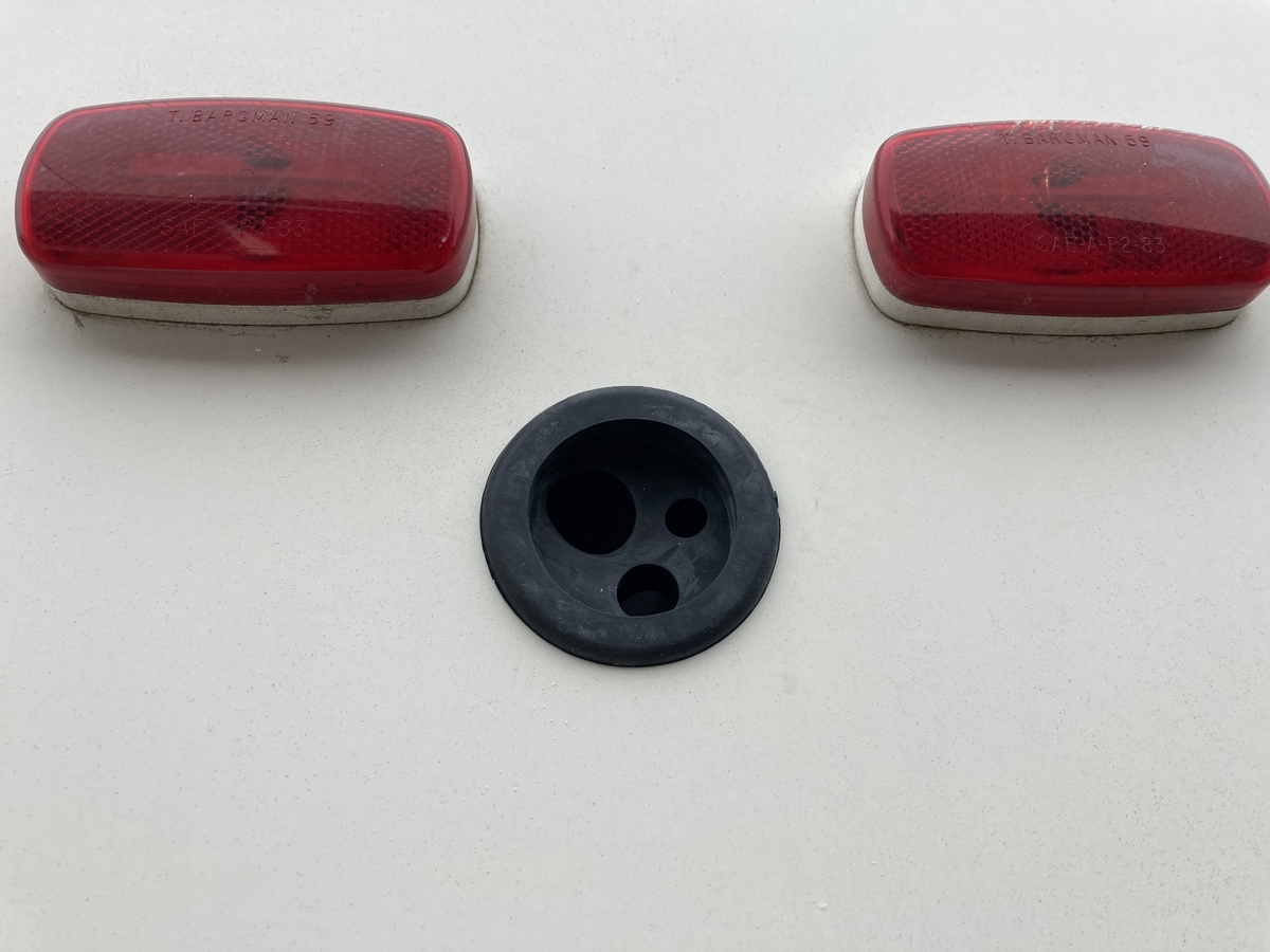 キャンピングカー　車中泊　12V直流エアコン　後付け　DIY FRP 穴あけ　配線引き込み　防水ゴム