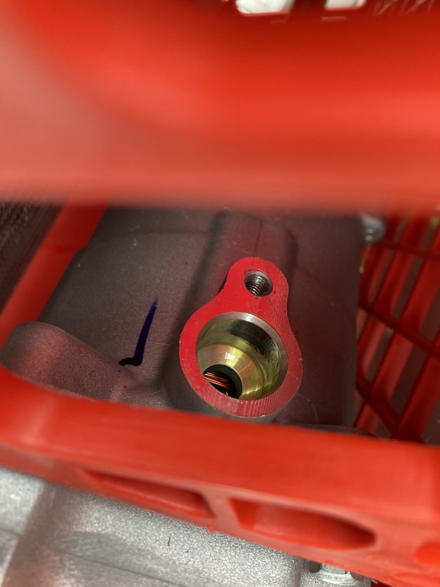 キャンピングカー　車中泊　12V直流エアコン　後付け　DIY 室外機　キャップ　外し方　低圧側ホース　接続