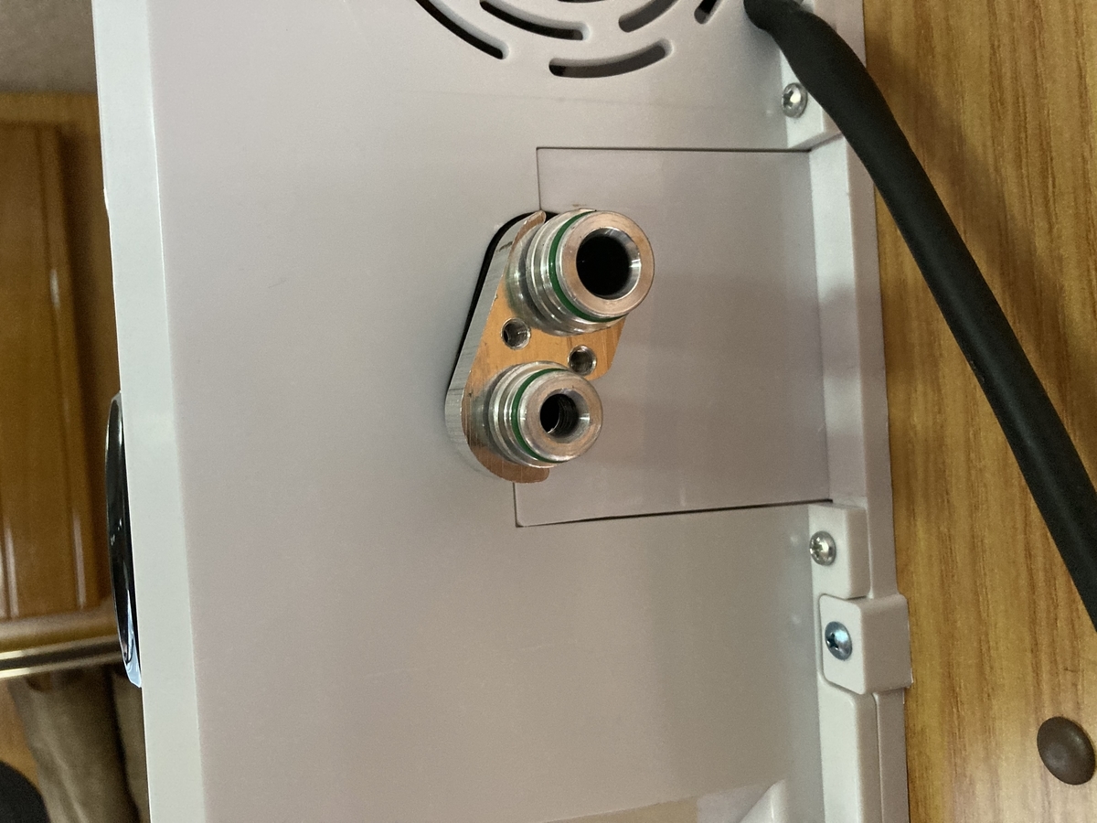 キャンピングカーにdc12v直流エアコンの導入 設置編 キャンピングカーでサーフィンライフ