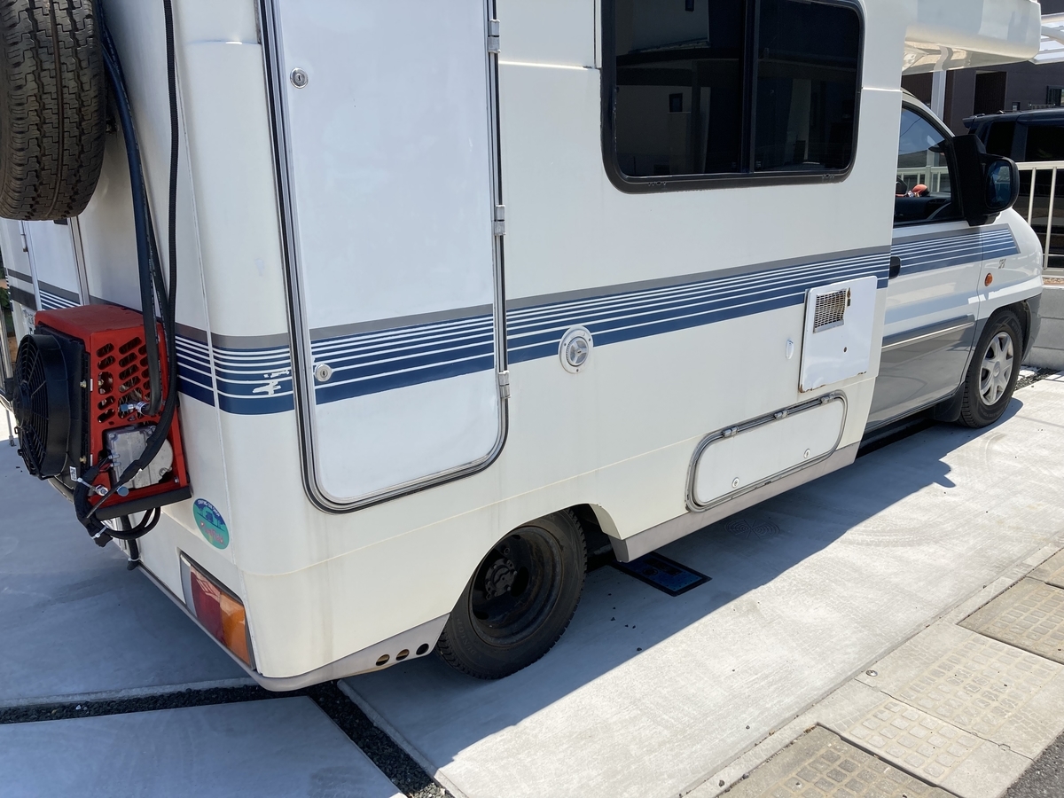 キャンピングカー 車中泊 DCエアコン 12V直流エアコン DIY テスト 真夏 日中 コンクリート 駐車場 日差し