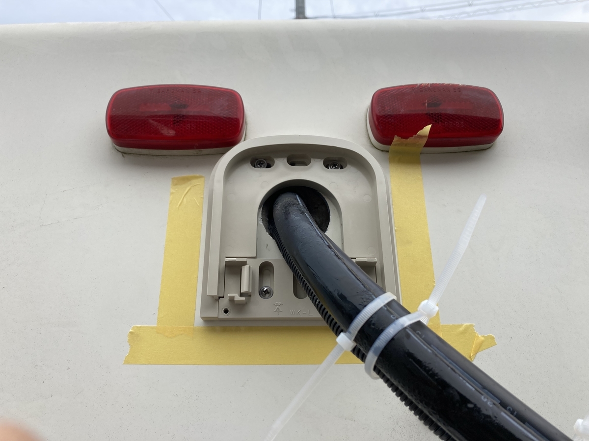 キャンピングカー 車中泊 DC12V直流エアコン パーキングクーラー DIY 後付け 配線 引き込み 防水処理 マスキングテープ