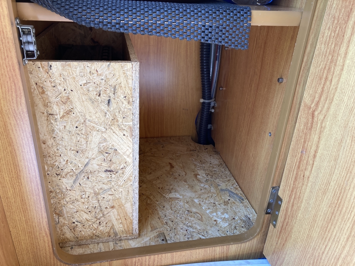 週末価格】木製車内収納キャビネット キャンピングカー仕様向け要DIY