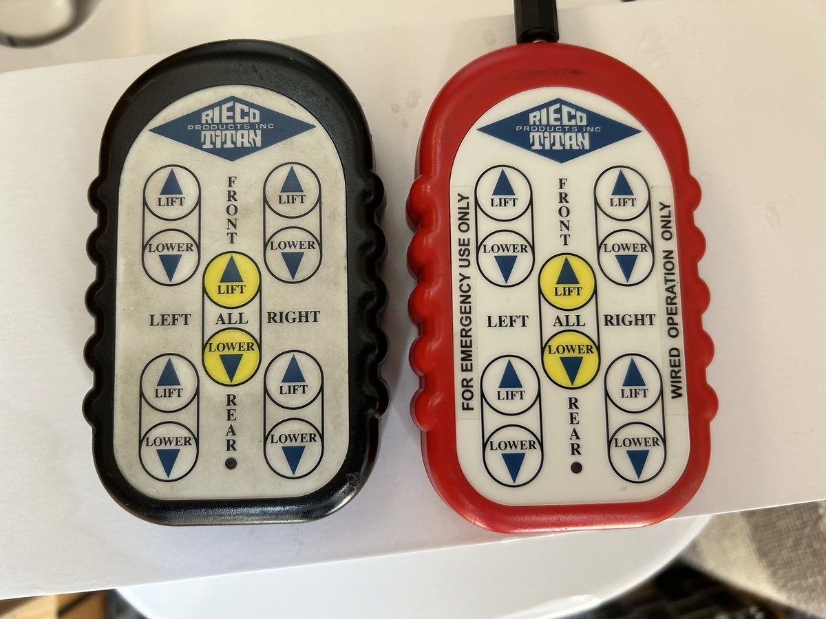 トラキャンの電動ジャッキが動かない？手動工具は必需品