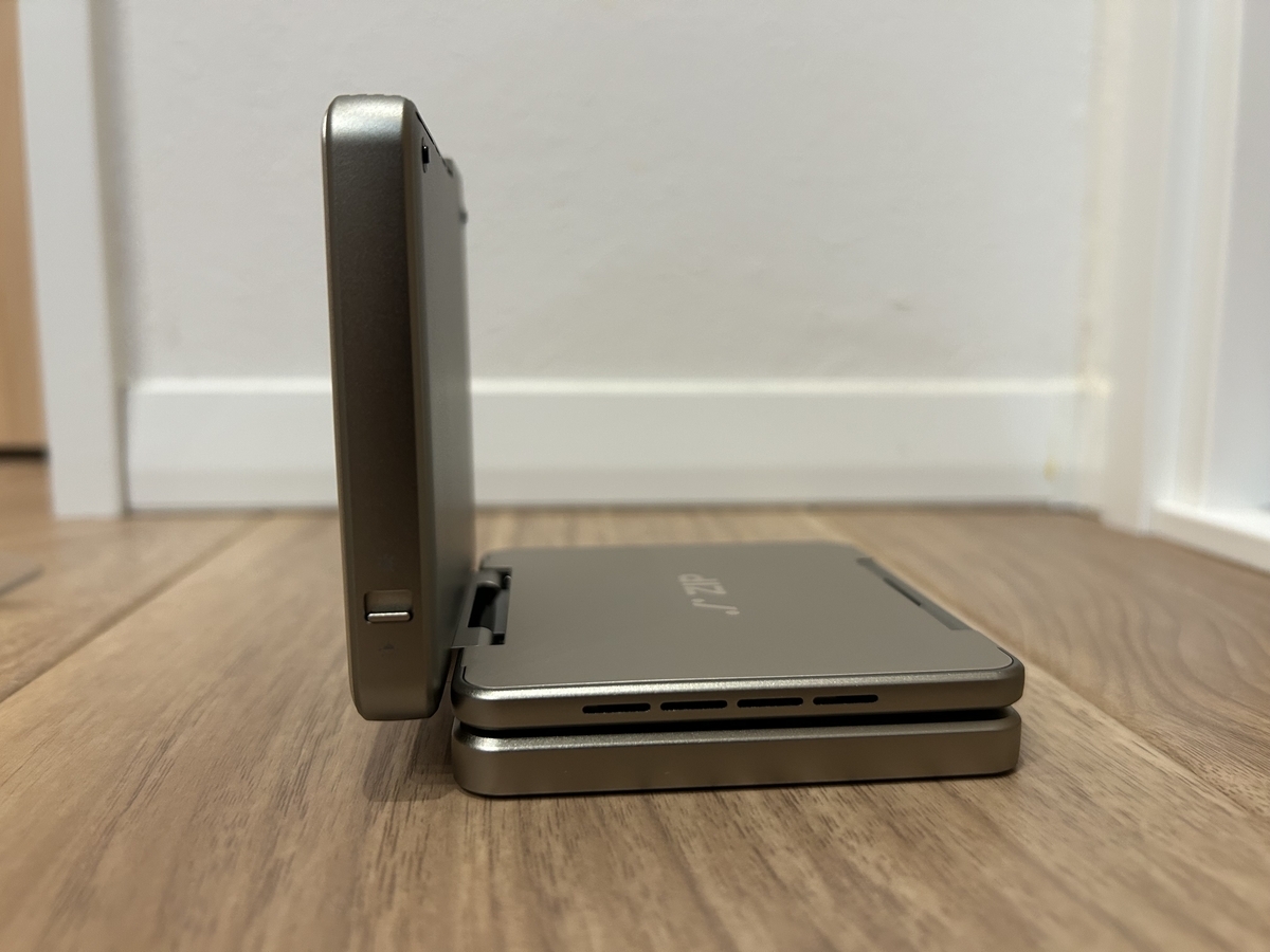 最速レビュー】業界初の三つ折り！ZIPモバイルプロジェクターの魅力と