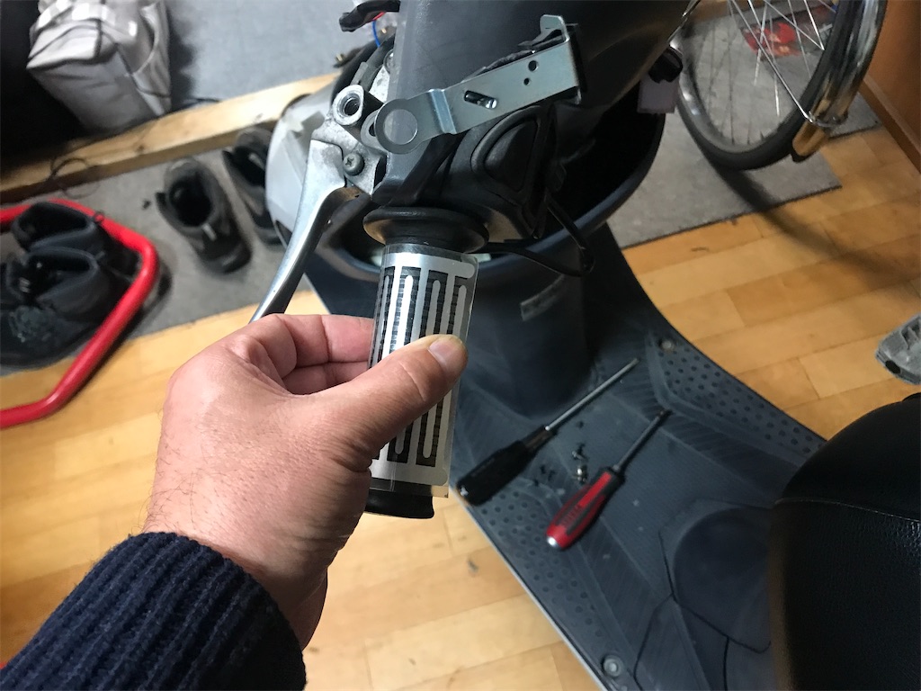 スマートDIO AF57 グリップヒーター取り付け - hirodanの日記